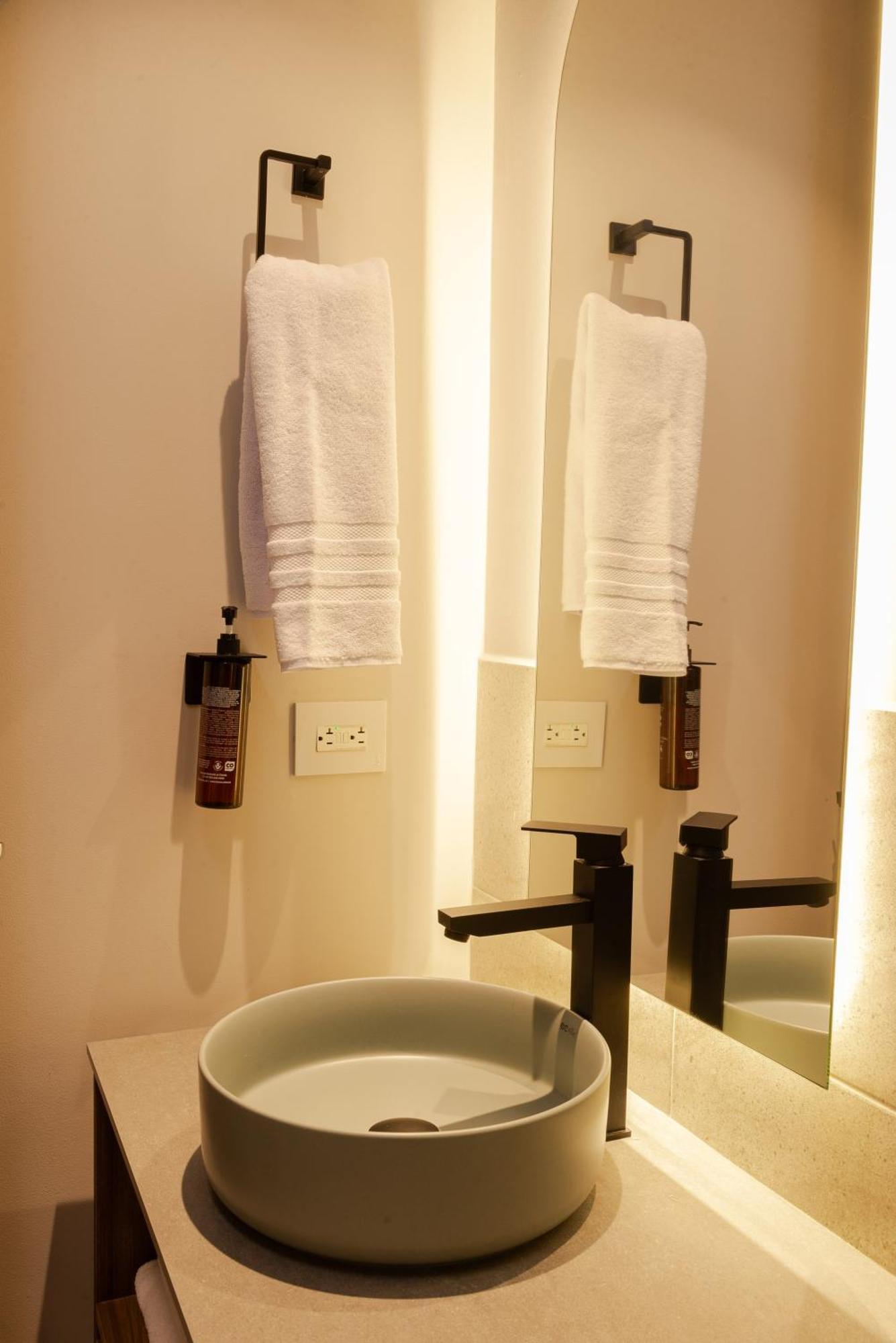 Hotel Lincoln Medellin Bagian luar foto