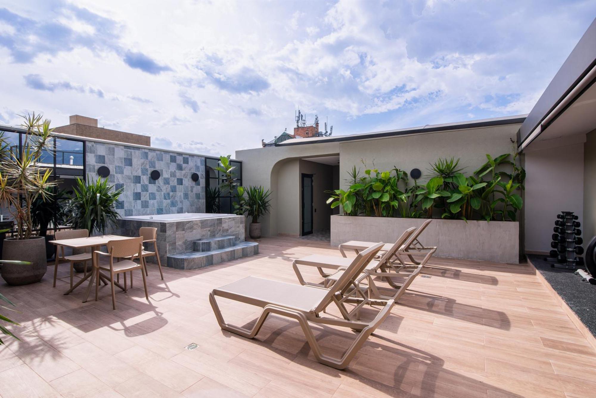 Hotel Lincoln Medellin Bagian luar foto