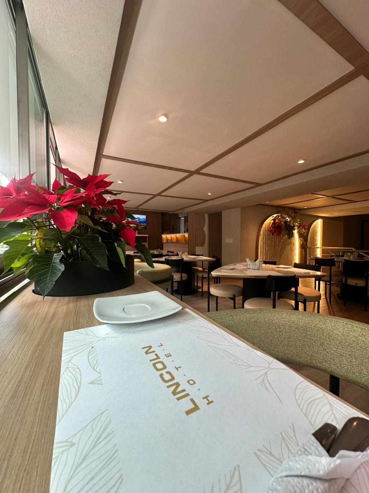 Hotel Lincoln Medellin Bagian luar foto