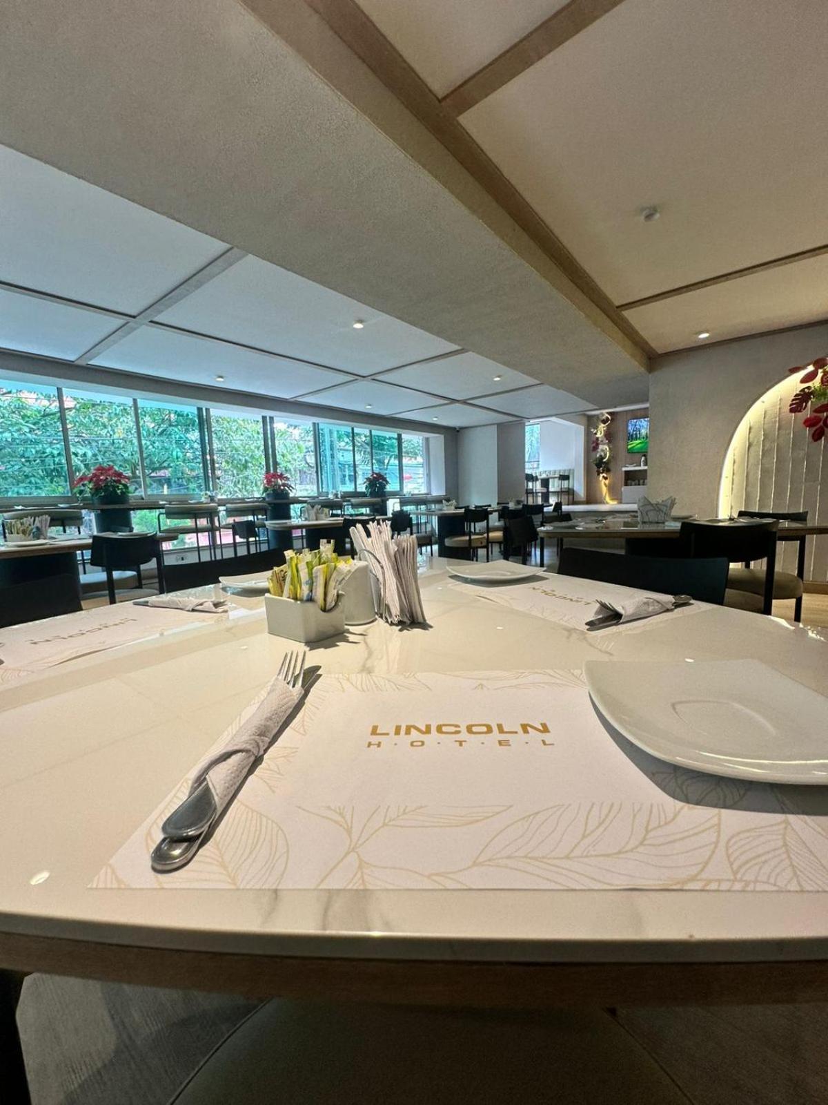 Hotel Lincoln Medellin Bagian luar foto