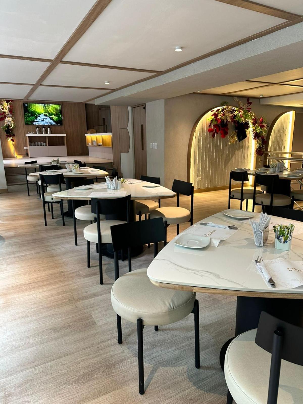 Hotel Lincoln Medellin Bagian luar foto