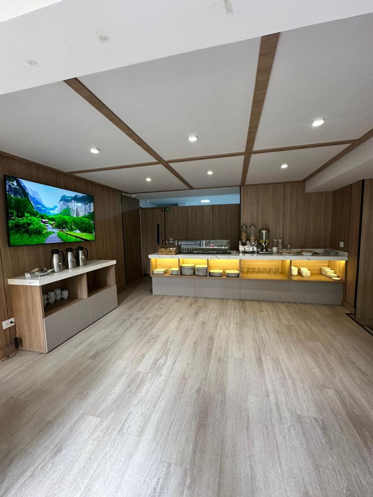 Hotel Lincoln Medellin Bagian luar foto