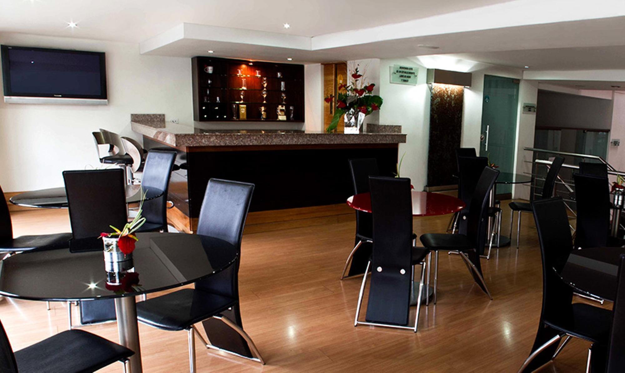 Hotel Lincoln Medellin Bagian luar foto