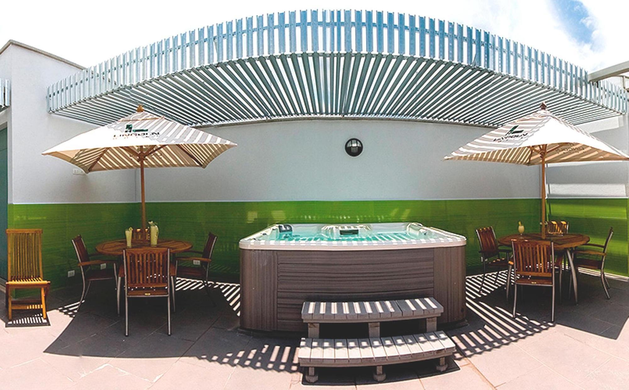 Hotel Lincoln Medellin Bagian luar foto